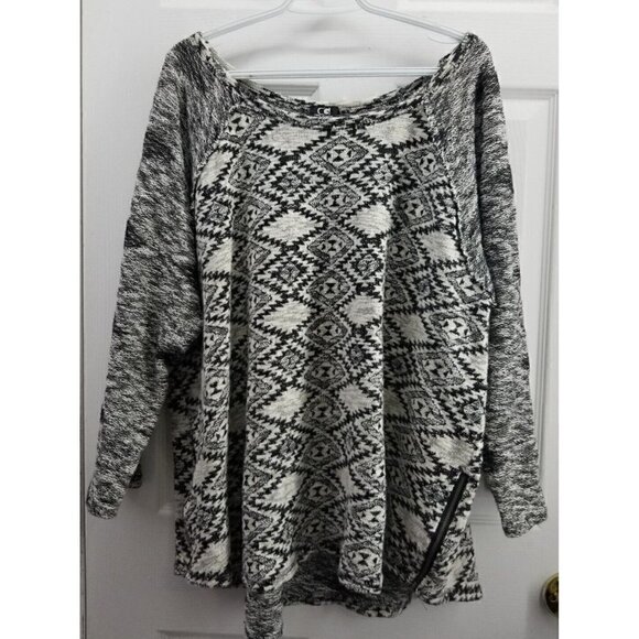 Cable & Gauge Sweaters - Cable & Gauge Black/White Geometric Sweater Reverse Seams 2X